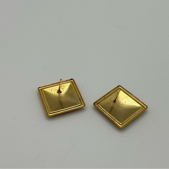 Vintage Lightweight Bright Coral Orange Swirl Stud Square Pierced Metal Earrings - Picture 6 of 8